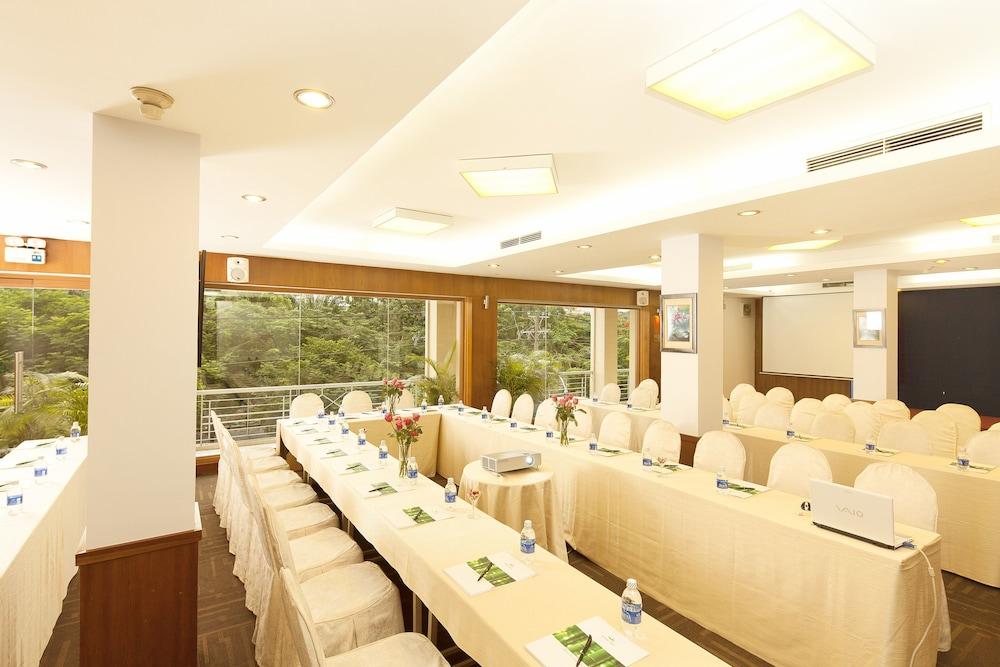 Liberty Hotel Saigon Parkview Ho Chi Minh City Bagian luar foto