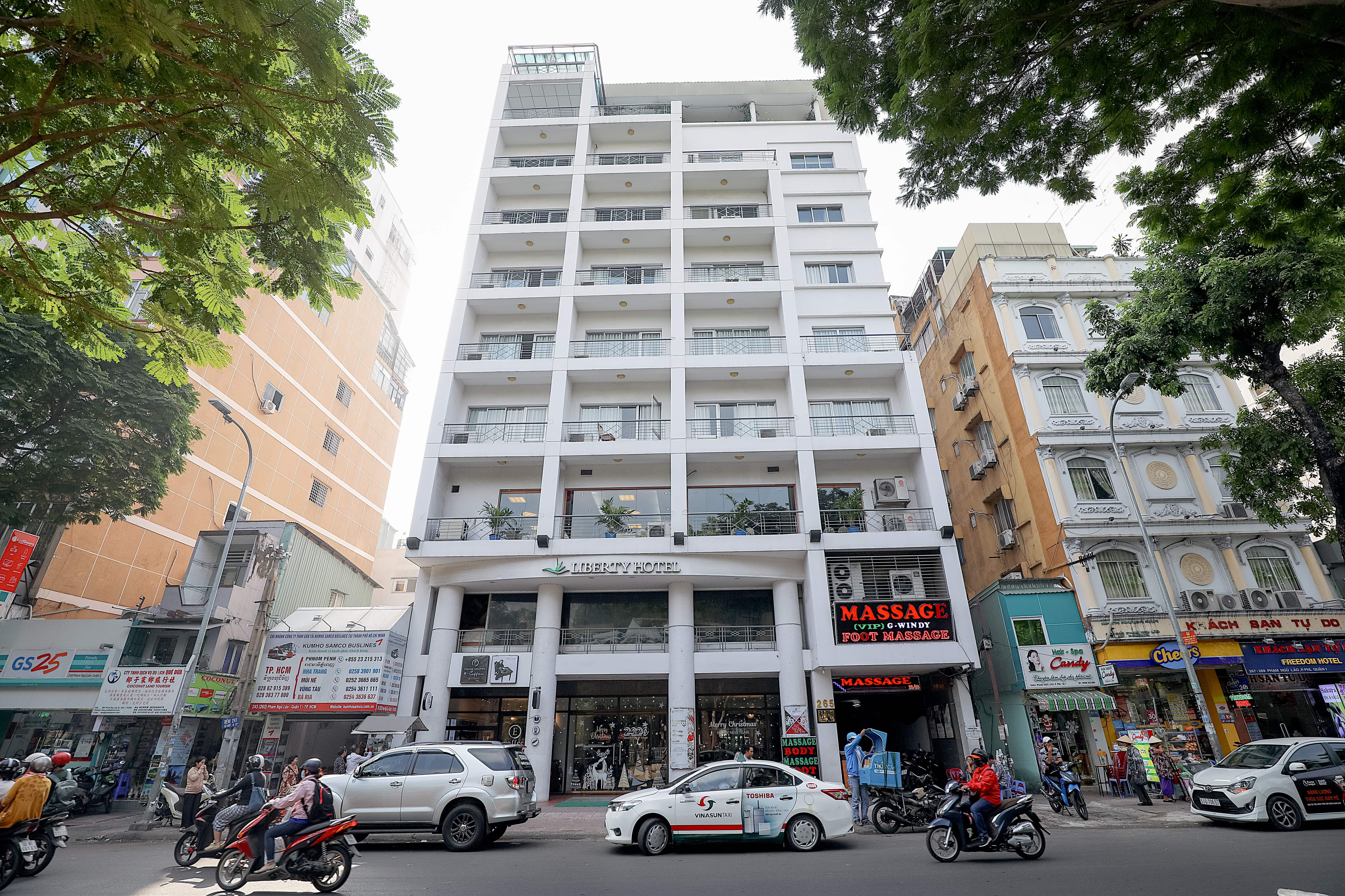 Liberty Hotel Saigon Parkview Ho Chi Minh City Bagian luar foto