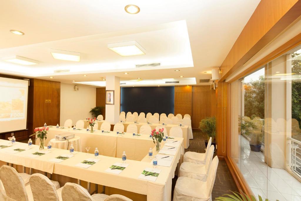 Liberty Hotel Saigon Parkview Ho Chi Minh City Bagian luar foto