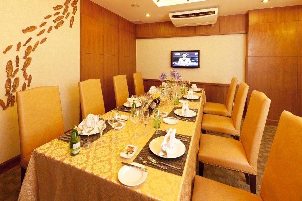 Liberty Hotel Saigon Parkview Ho Chi Minh City Bagian luar foto